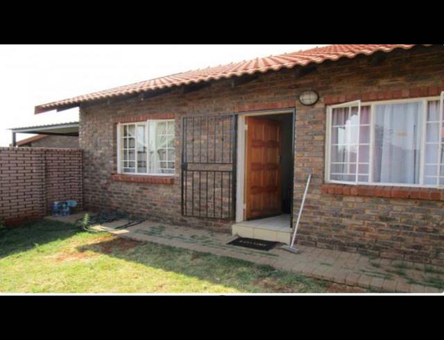 2 BEDROOM TOWNHOUSE FOR SALE IN THE ORCHARDS